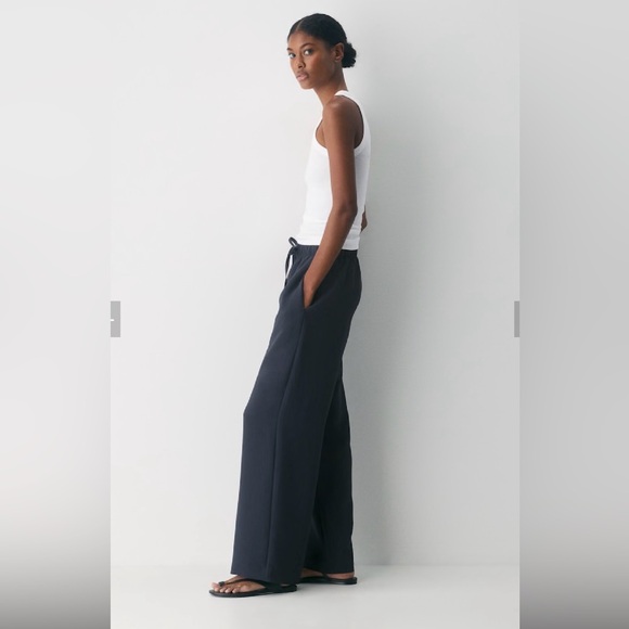 The Lodge Pant™ - Crepette™ Navy Blue NWOT
Size Small - Picture 3 of 4